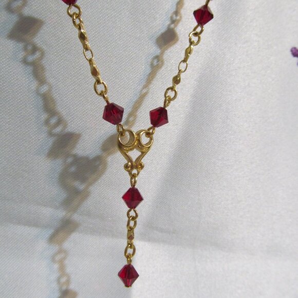Vintage Avon Romantic Fantasy Necklace Faceted Ruby Red Beaded Goldtone - Picture 6 of 14